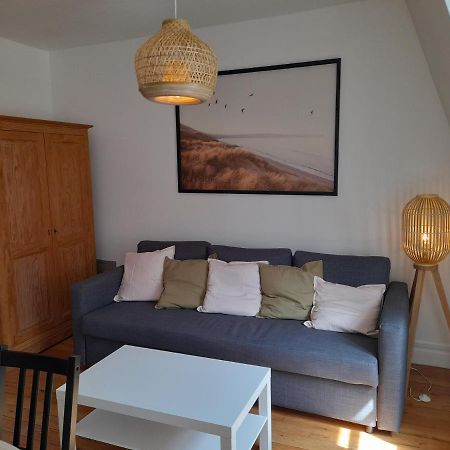 Charmante Villa Plein Sud 50M De La Plage - Balcon Vue Laterale Sur Mer - Equipee De La Fibre, Wifi, Internet 메르레뱅 외부 사진