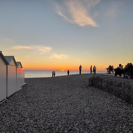Charmante Villa Plein Sud 50M De La Plage - Balcon Vue Laterale Sur Mer - Equipee De La Fibre, Wifi, Internet 메르레뱅 외부 사진