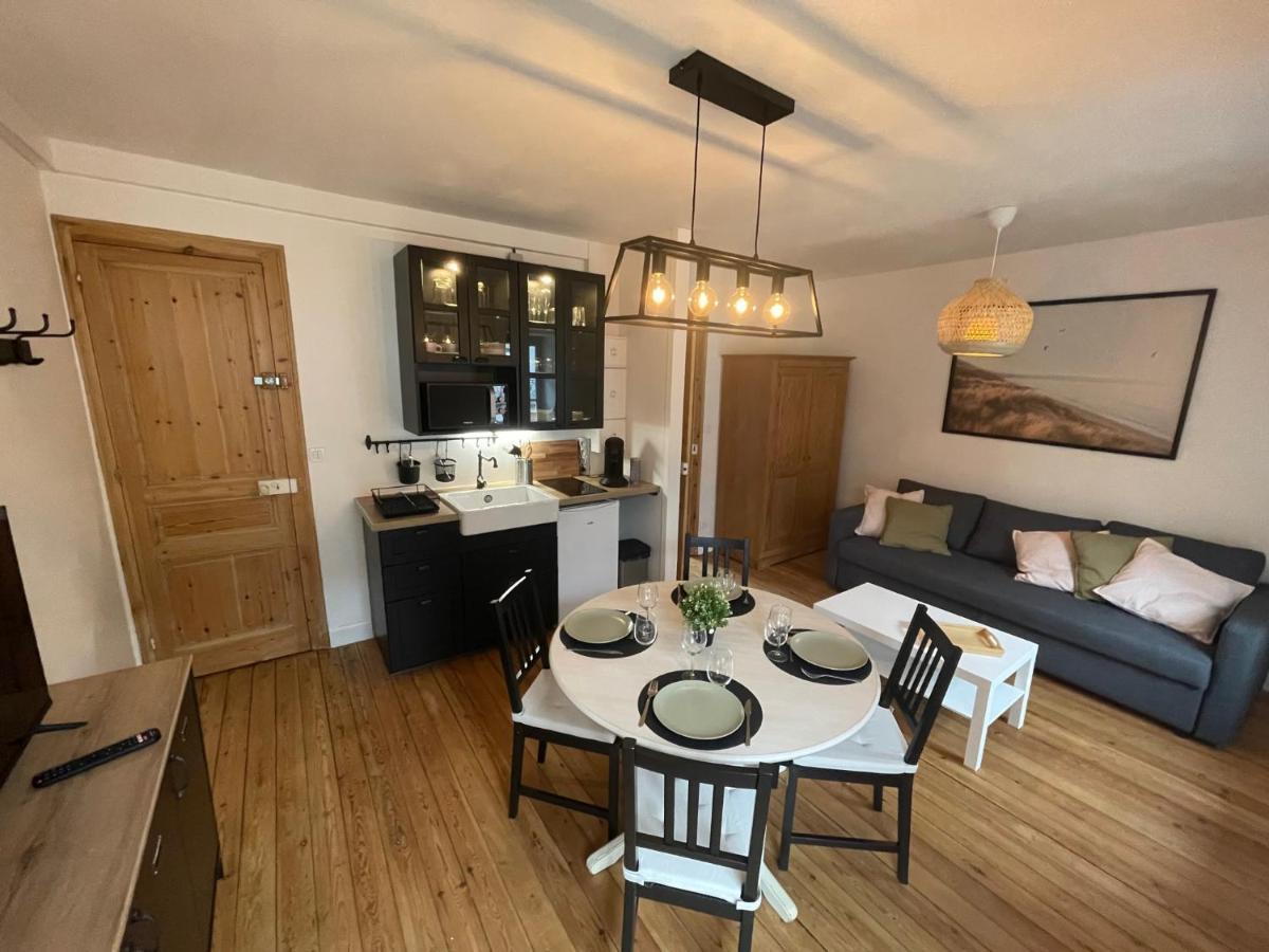 Charmante Villa Plein Sud 50M De La Plage - Balcon Vue Laterale Sur Mer - Equipee De La Fibre, Wifi, Internet 메르레뱅 외부 사진