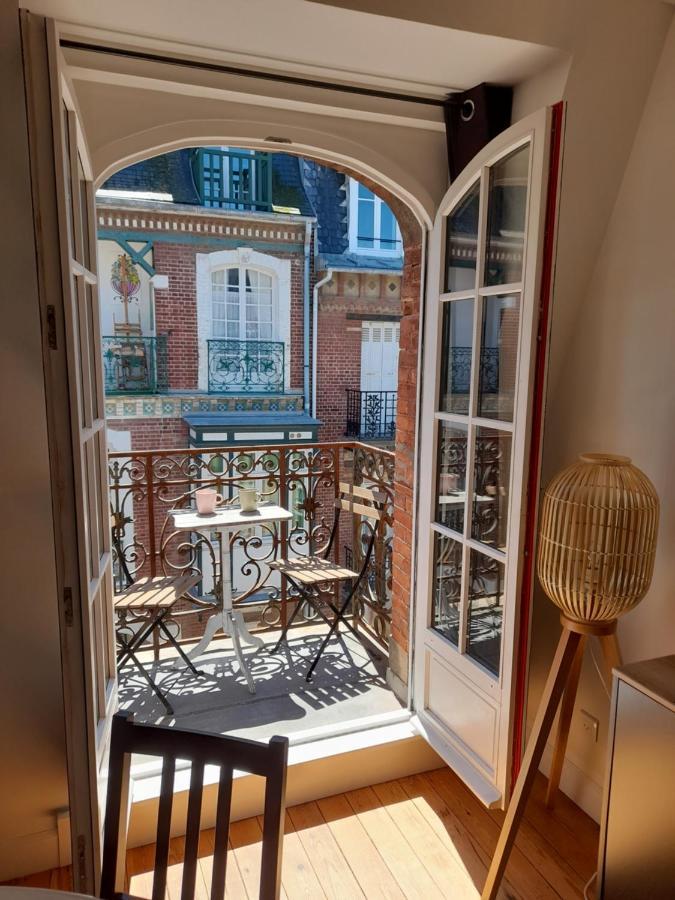 Charmante Villa Plein Sud 50M De La Plage - Balcon Vue Laterale Sur Mer - Equipee De La Fibre, Wifi, Internet 메르레뱅 외부 사진